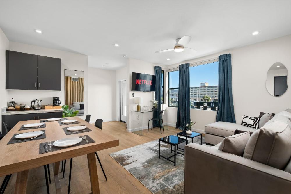 Two-Bedroom Deluxe Apartment with Balcony interior
